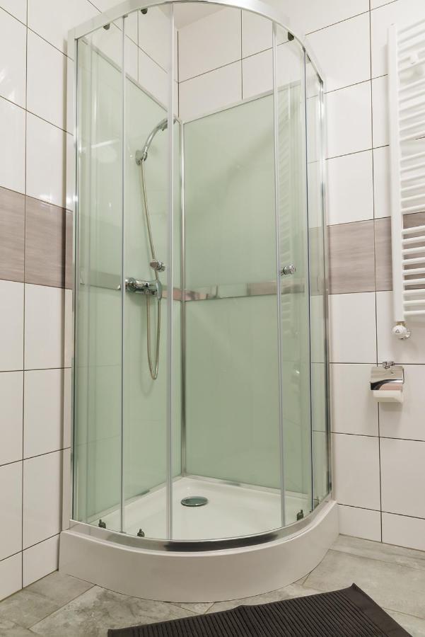 Hotel Dom Wycieczkowy "Na Stadionie" Kłodzko Esterno foto