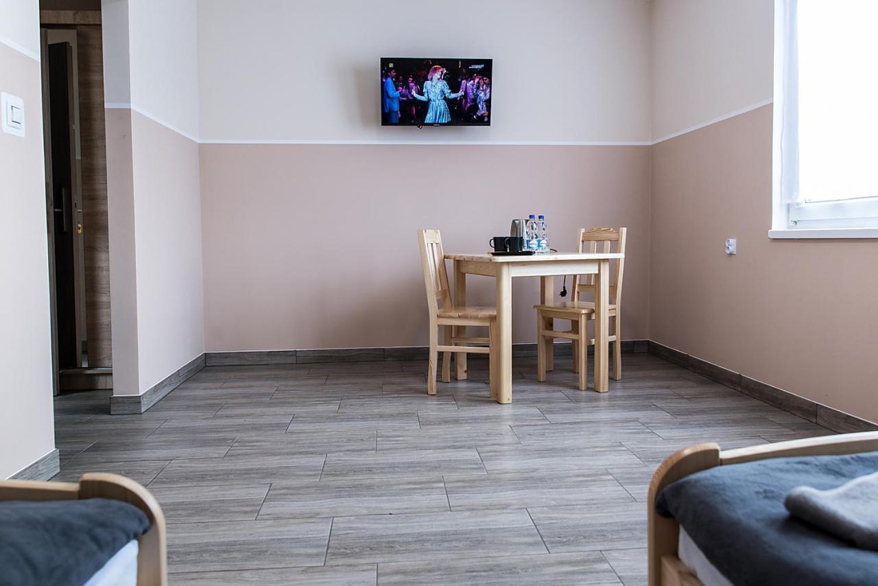 Hotel Dom Wycieczkowy "Na Stadionie" Kłodzko Esterno foto