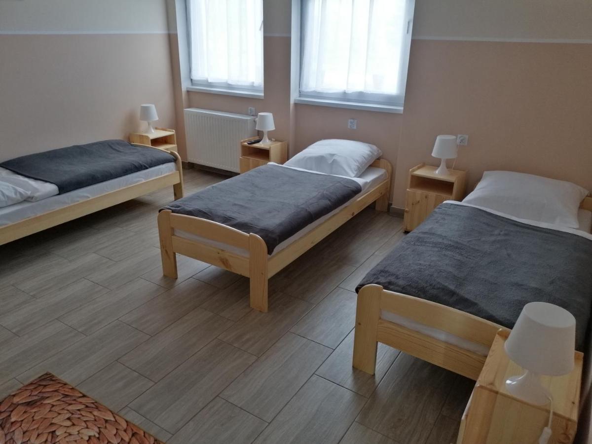Hotel Dom Wycieczkowy "Na Stadionie" Kłodzko Esterno foto
