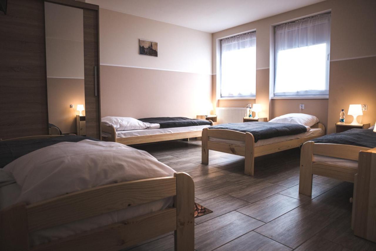 Hotel Dom Wycieczkowy "Na Stadionie" Kłodzko Esterno foto