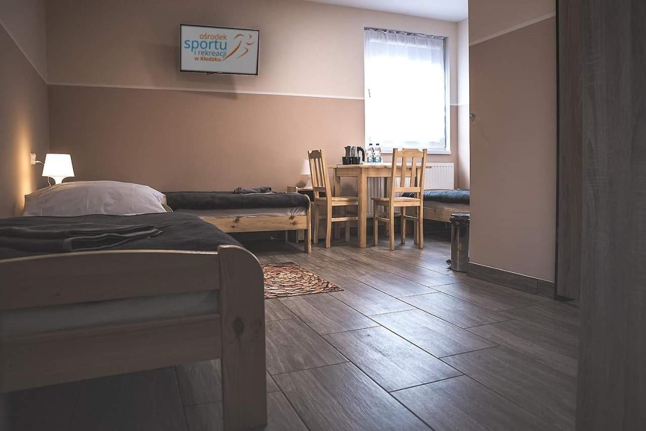 Hotel Dom Wycieczkowy "Na Stadionie" Kłodzko Esterno foto