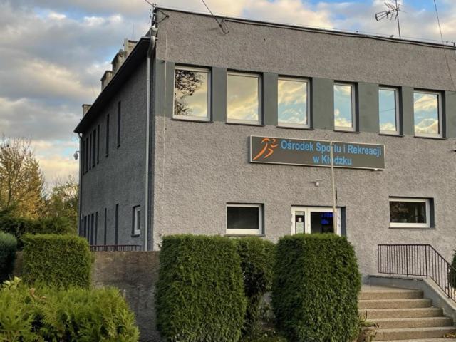 Hotel Dom Wycieczkowy "Na Stadionie" Kłodzko Esterno foto